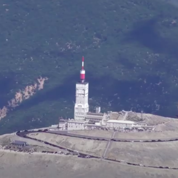 Tour de France Edeis Voltaero d'un avion hybride. Etape 5 : Entendre le son des cigales à l'atterrissage...